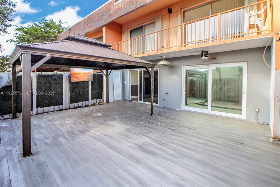 For Rent: $2,200 (2 beds, 1 baths, 639 Square Feet)