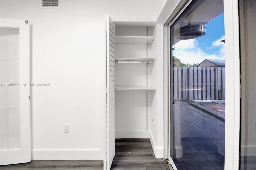 For Rent: $2,200 (2 beds, 1 baths, 639 Square Feet)