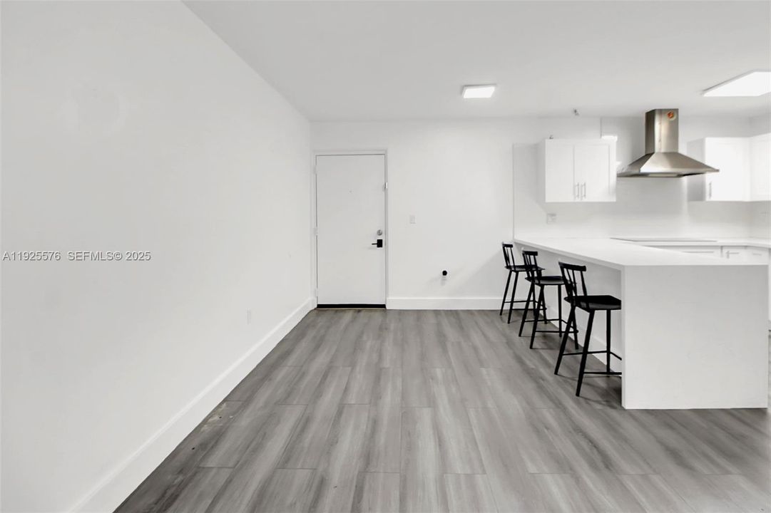 For Rent: $2,200 (2 beds, 1 baths, 639 Square Feet)