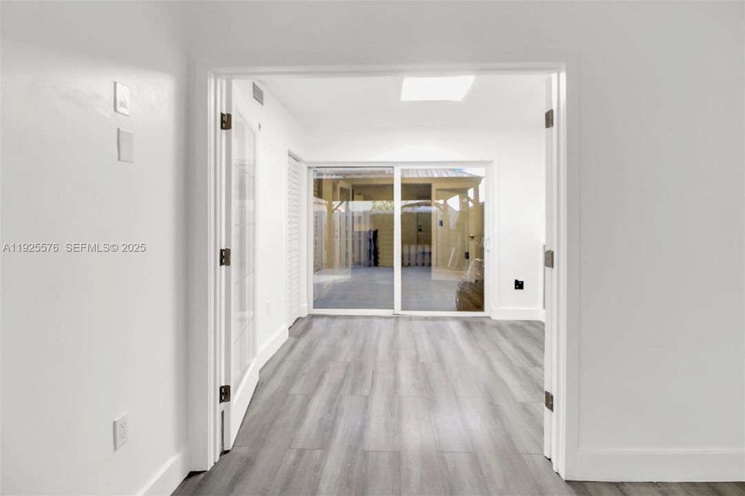 For Rent: $2,200 (2 beds, 1 baths, 639 Square Feet)