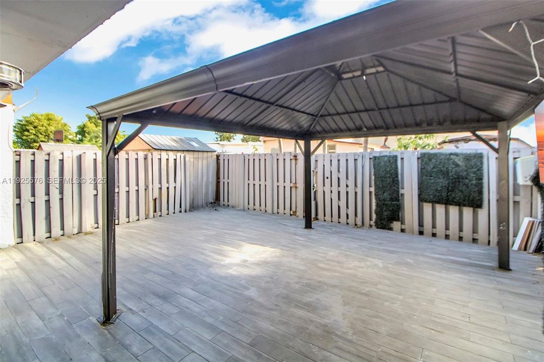 For Rent: $2,200 (2 beds, 1 baths, 639 Square Feet)