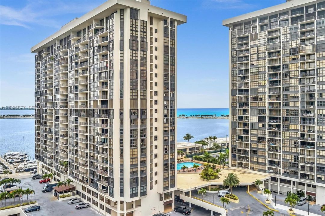 For Sale: $2,500,000 (1 beds, 1 baths, 1064 Square Feet)