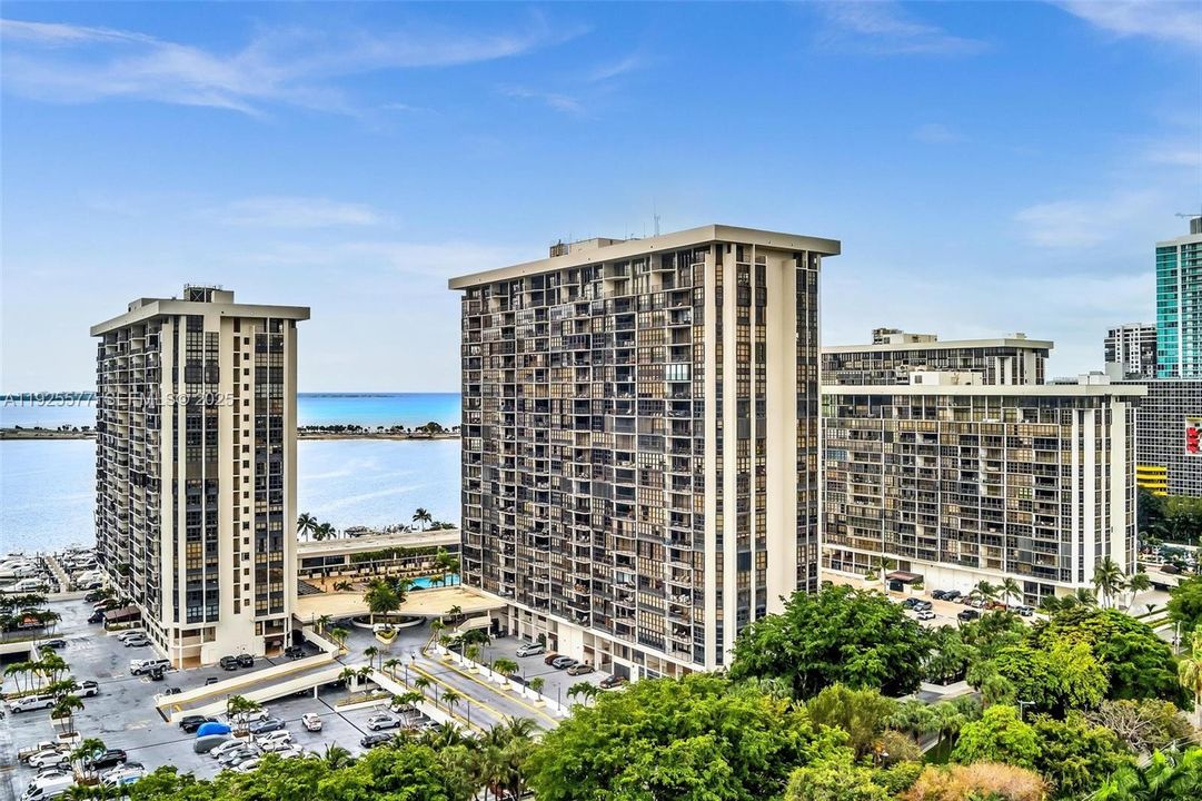 For Sale: $2,500,000 (1 beds, 1 baths, 1064 Square Feet)