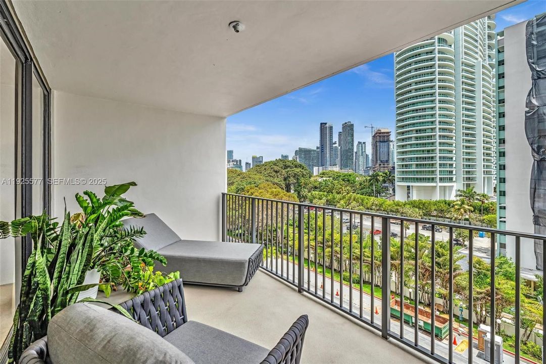 For Sale: $2,500,000 (1 beds, 1 baths, 1064 Square Feet)