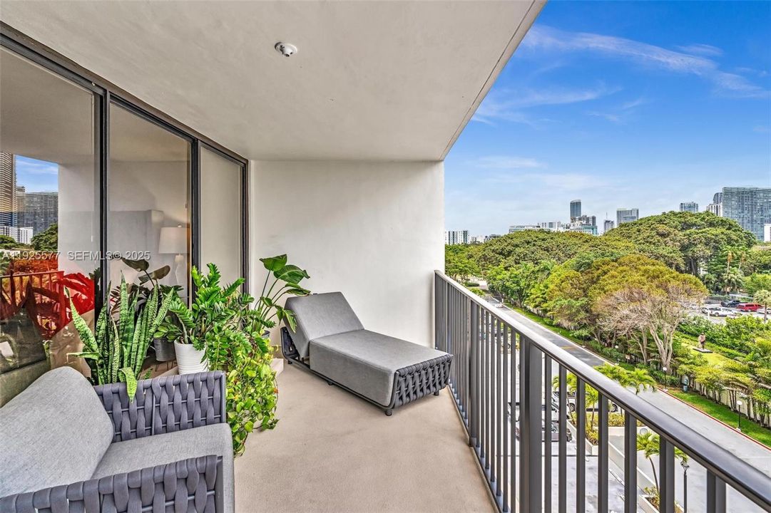 For Sale: $2,500,000 (1 beds, 1 baths, 1064 Square Feet)