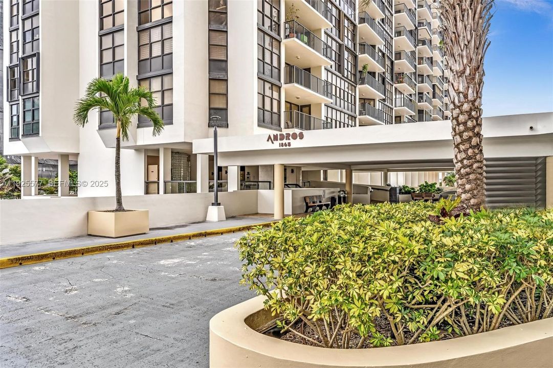 For Sale: $2,500,000 (1 beds, 1 baths, 1064 Square Feet)