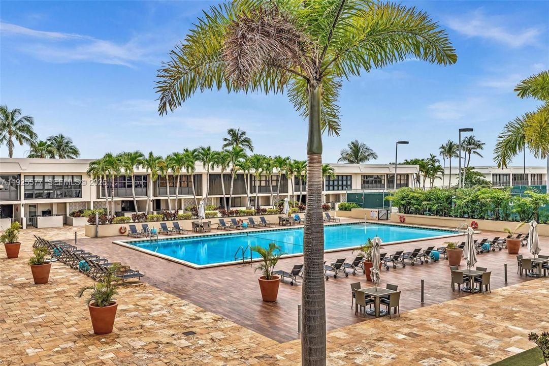 For Sale: $2,500,000 (1 beds, 1 baths, 1064 Square Feet)