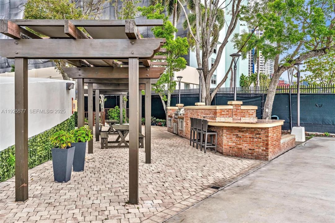 For Sale: $2,500,000 (1 beds, 1 baths, 1064 Square Feet)