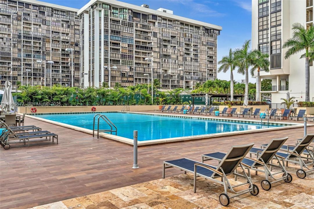 For Sale: $2,500,000 (1 beds, 1 baths, 1064 Square Feet)