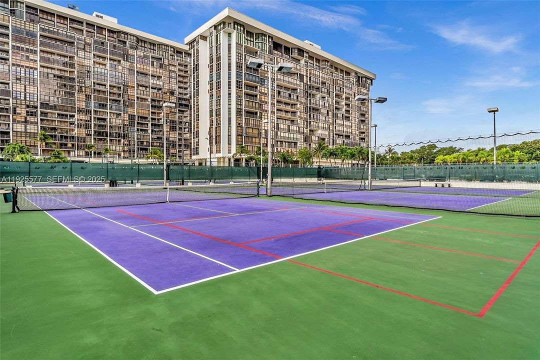 For Sale: $2,500,000 (1 beds, 1 baths, 1064 Square Feet)