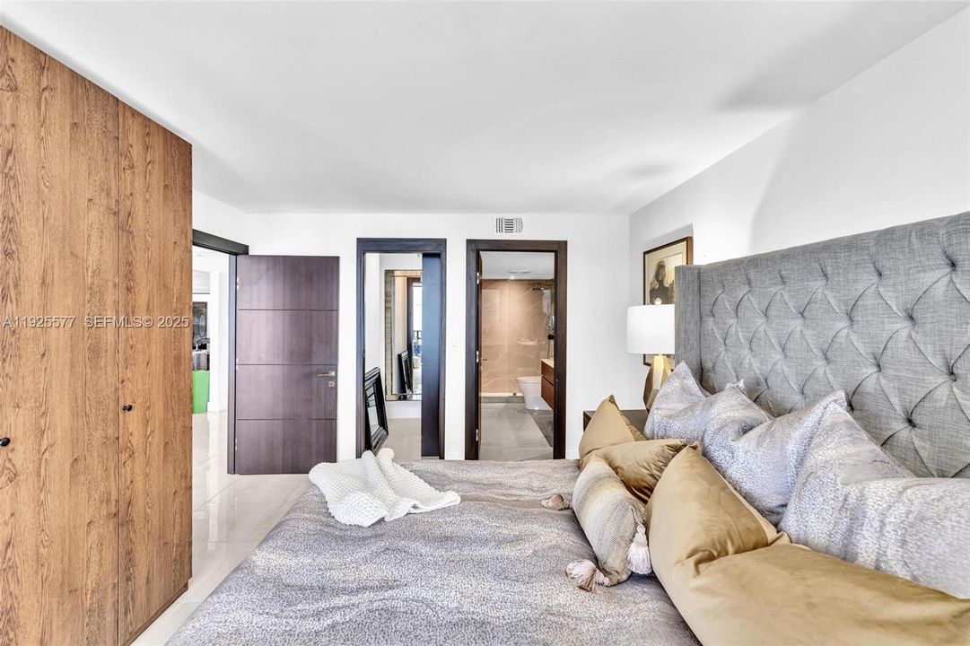 For Sale: $2,500,000 (1 beds, 1 baths, 1064 Square Feet)