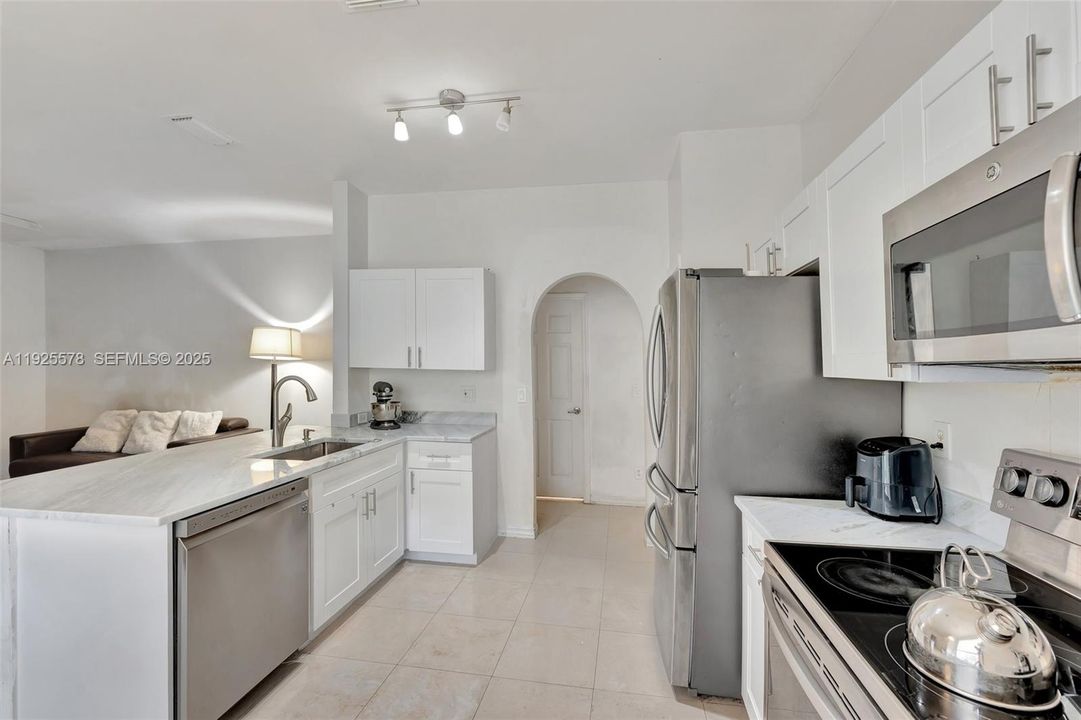 待售: $720,000 (4 贝兹, 2 浴室, 2091 平方英尺)