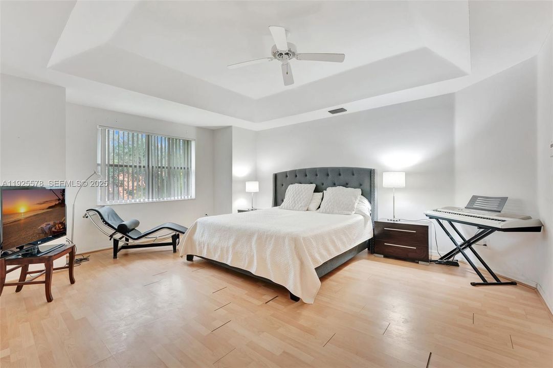 待售: $720,000 (4 贝兹, 2 浴室, 2091 平方英尺)