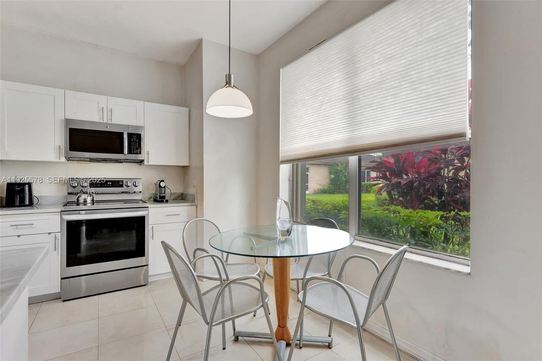 待售: $720,000 (4 贝兹, 2 浴室, 2091 平方英尺)