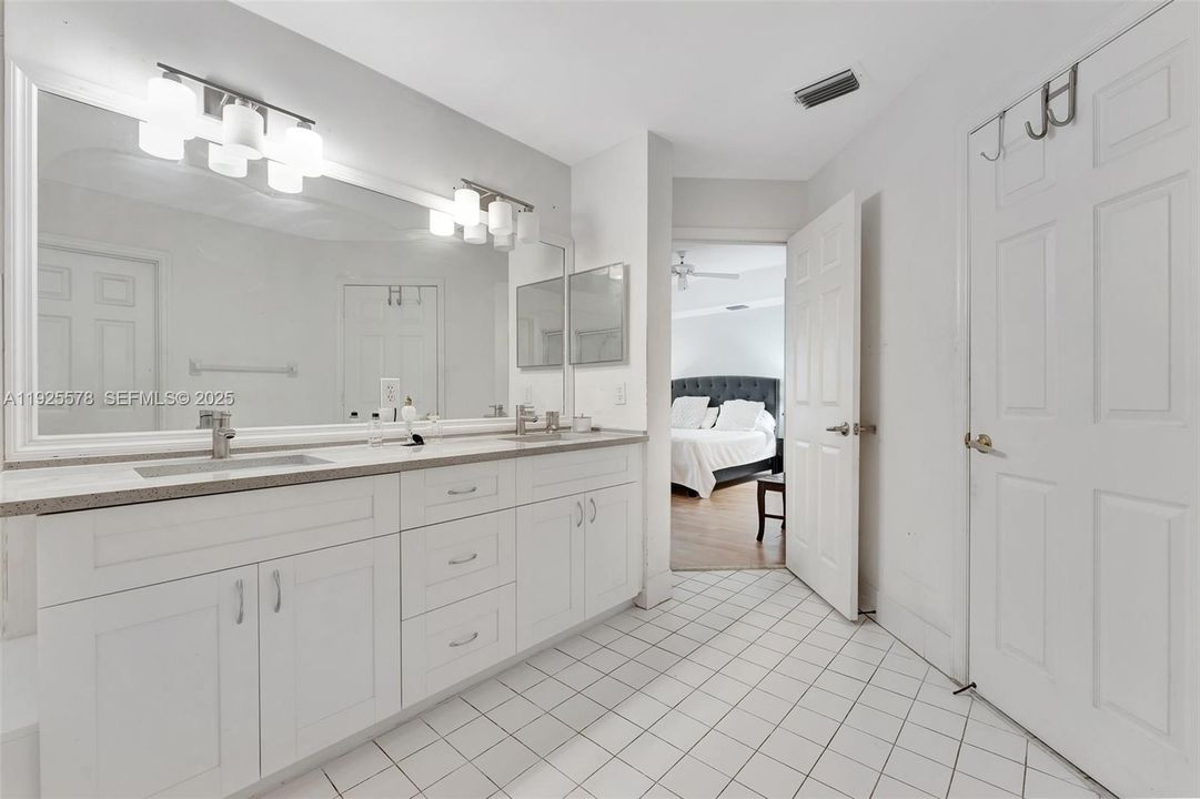 待售: $720,000 (4 贝兹, 2 浴室, 2091 平方英尺)