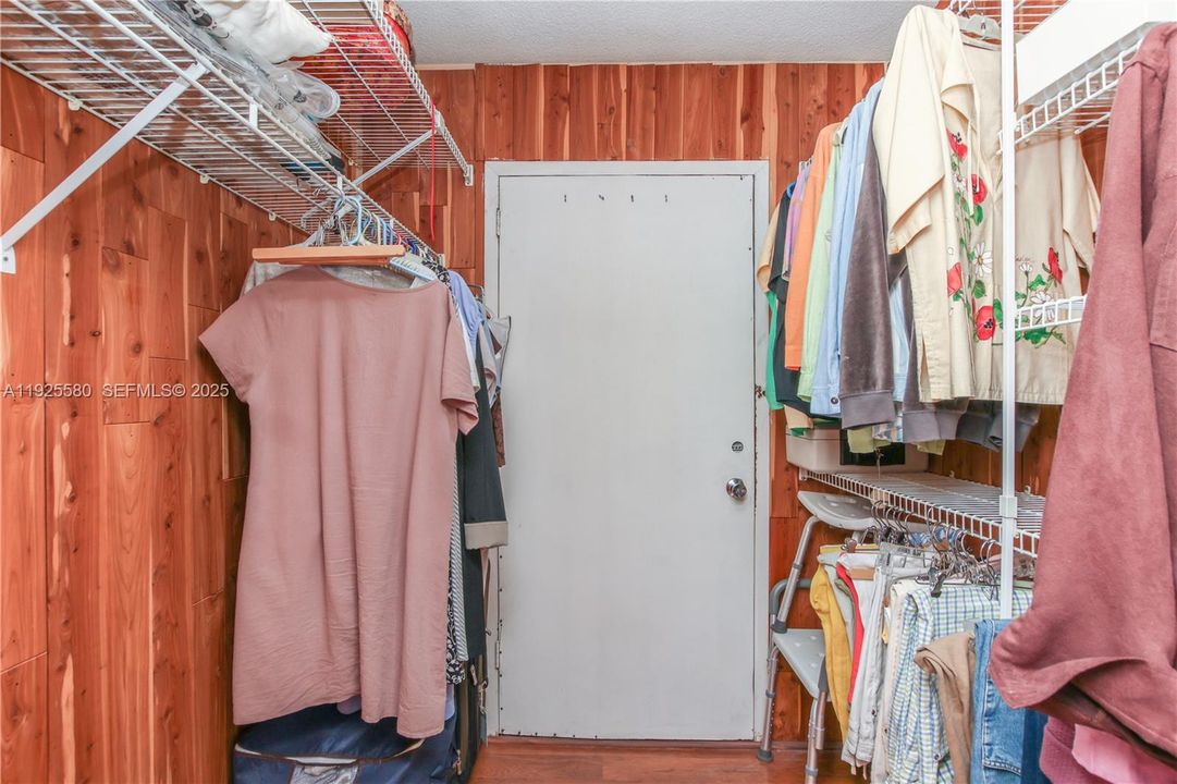 На продажу: $270,000 (2 спален, 2 ванн, 1300 Квадратных фут)