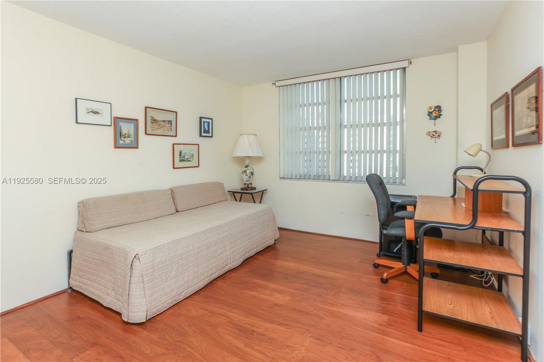 На продажу: $270,000 (2 спален, 2 ванн, 1300 Квадратных фут)