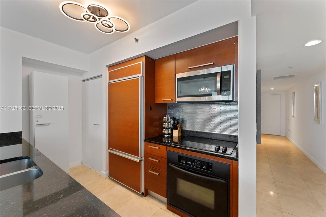 En Venta: $692,000 (1 camas, 1 baños, 844 Pies cuadrados)