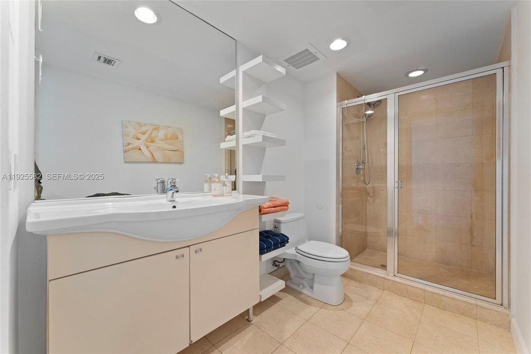 En Venta: $692,000 (1 camas, 1 baños, 844 Pies cuadrados)