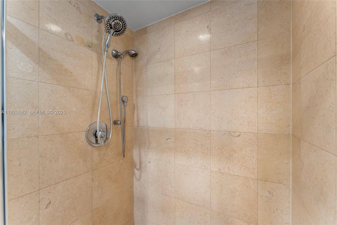 En Venta: $692,000 (1 camas, 1 baños, 844 Pies cuadrados)