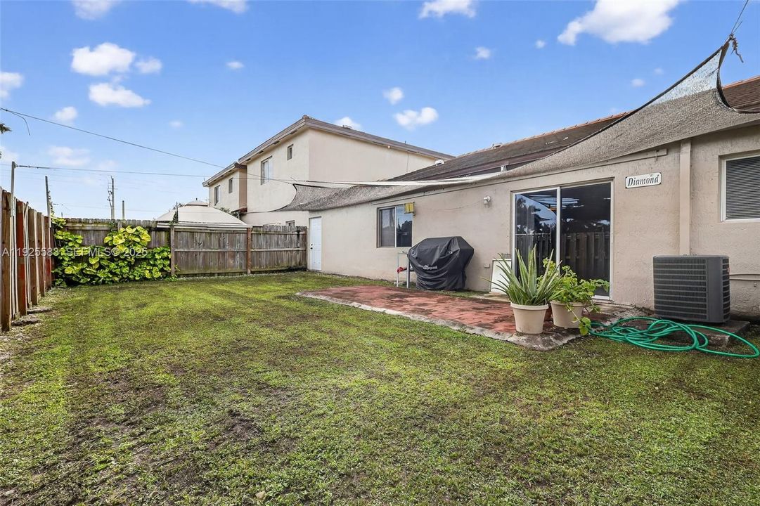 待售: $450,000 (3 贝兹, 2 浴室, 1345 平方英尺)