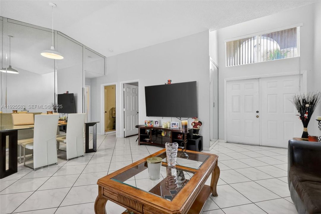 待售: $450,000 (3 贝兹, 2 浴室, 1345 平方英尺)