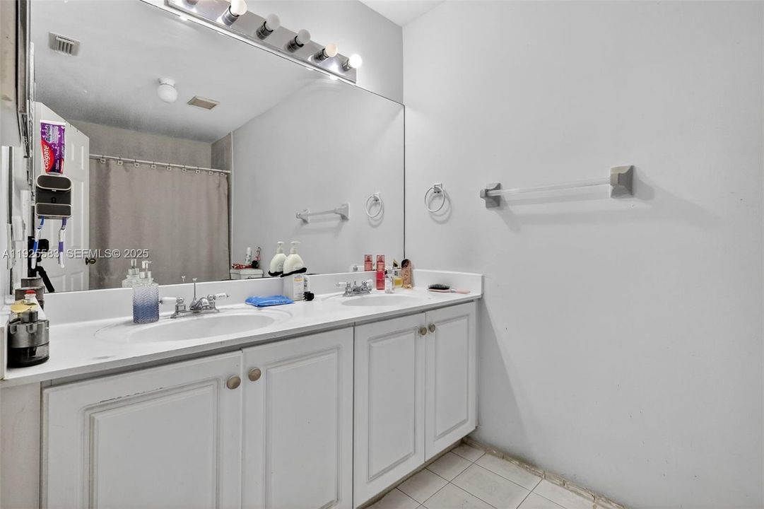 待售: $450,000 (3 贝兹, 2 浴室, 1345 平方英尺)