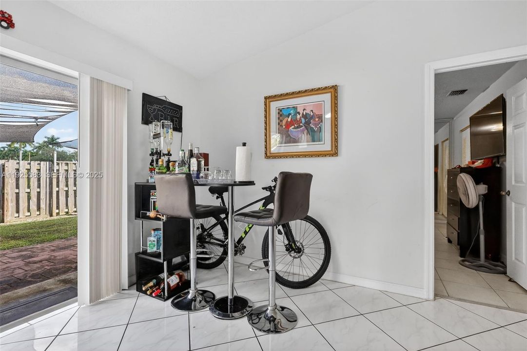 待售: $450,000 (3 贝兹, 2 浴室, 1345 平方英尺)