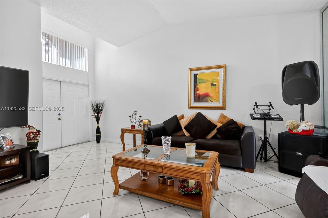 待售: $450,000 (3 贝兹, 2 浴室, 1345 平方英尺)