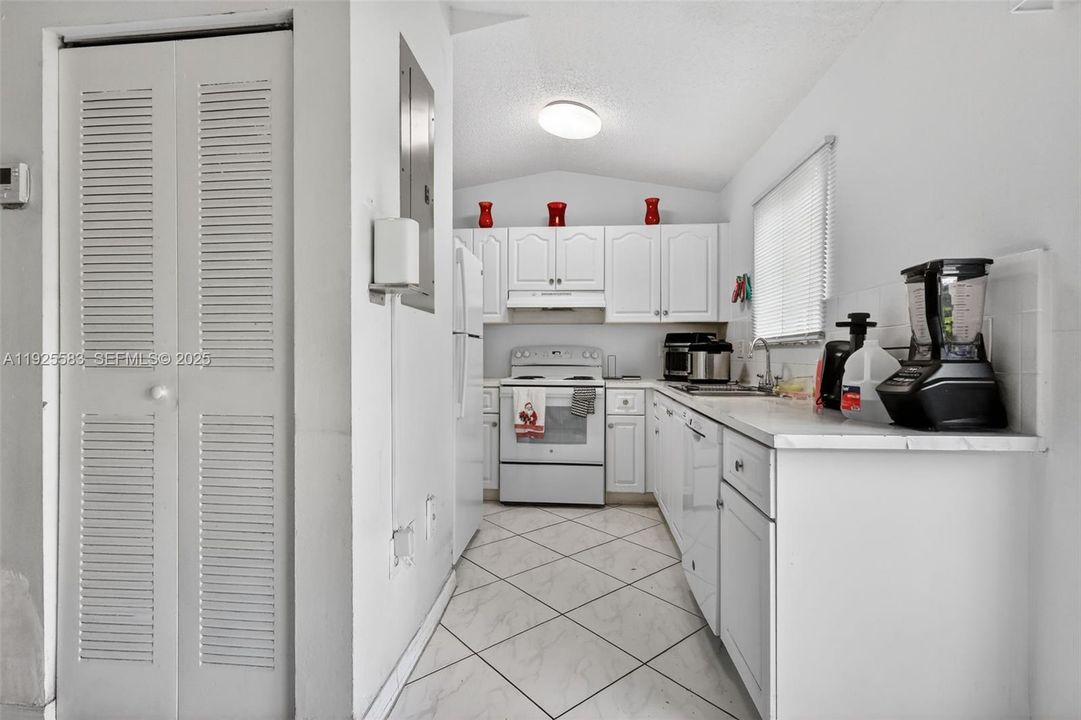 待售: $450,000 (3 贝兹, 2 浴室, 1345 平方英尺)