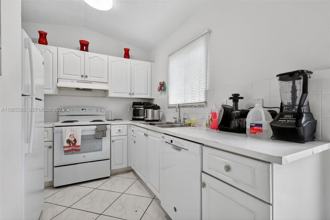 待售: $450,000 (3 贝兹, 2 浴室, 1345 平方英尺)