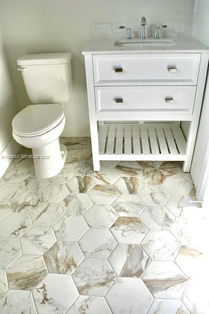 В аренду: $2,700 (2 спален, 1 ванн, 985 Квадратных фут)