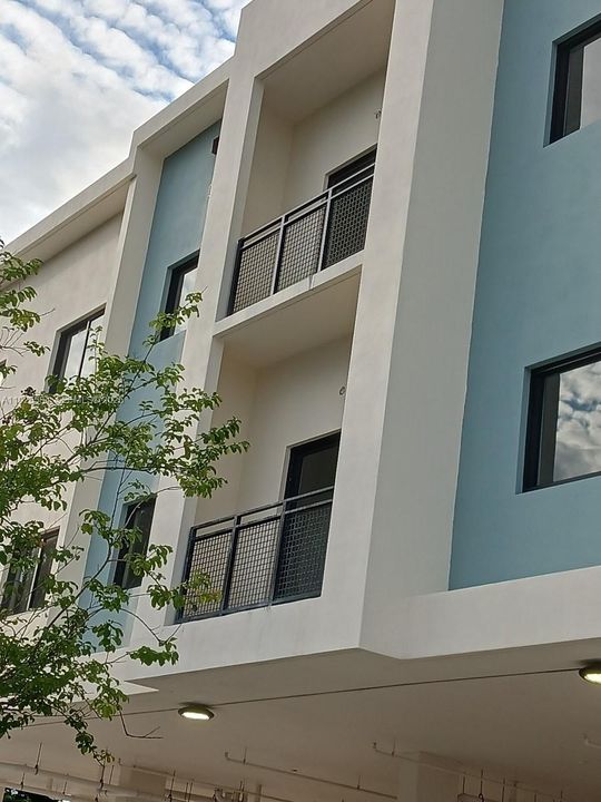 В аренду: $2,700 (2 спален, 1 ванн, 985 Квадратных фут)