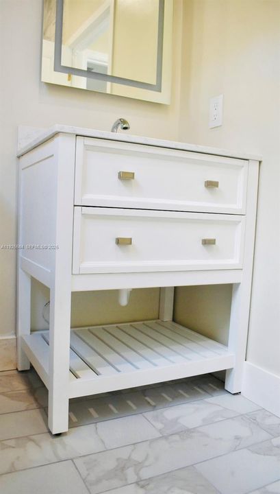 В аренду: $2,700 (2 спален, 1 ванн, 985 Квадратных фут)