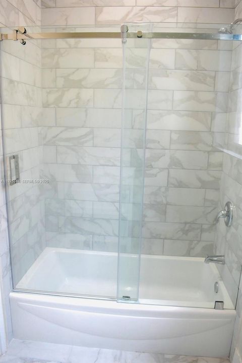 В аренду: $2,700 (2 спален, 1 ванн, 985 Квадратных фут)