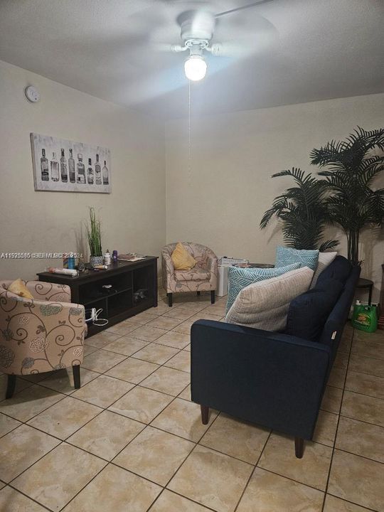 For Rent: $1,950 (1 beds, 1 baths, 507 Square Feet)