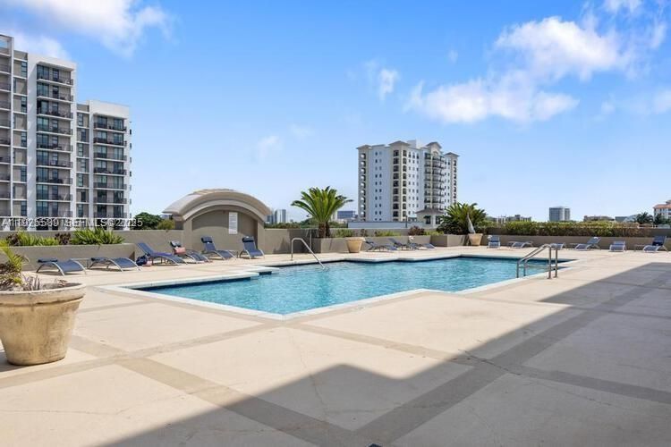 出租: $2,800 (1 贝兹, 1 浴室, 740 平方英尺)