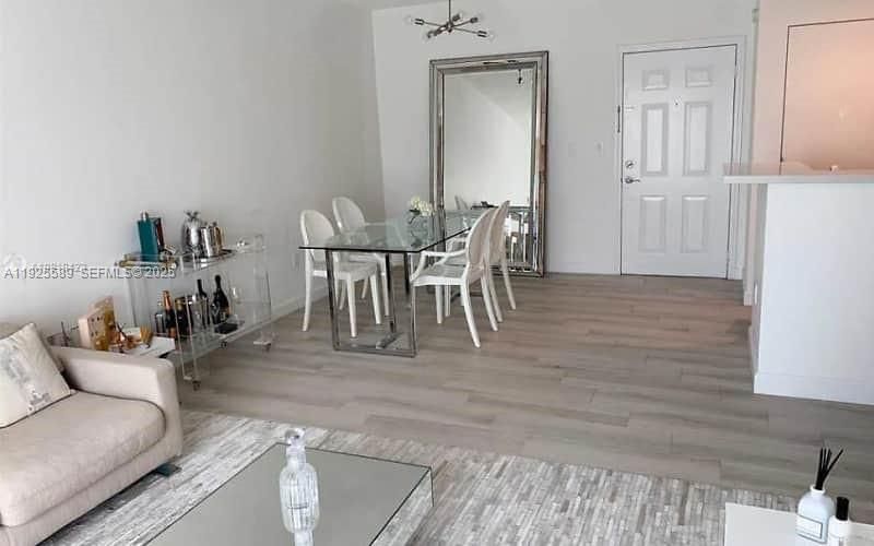 出租: $2,800 (1 贝兹, 1 浴室, 740 平方英尺)