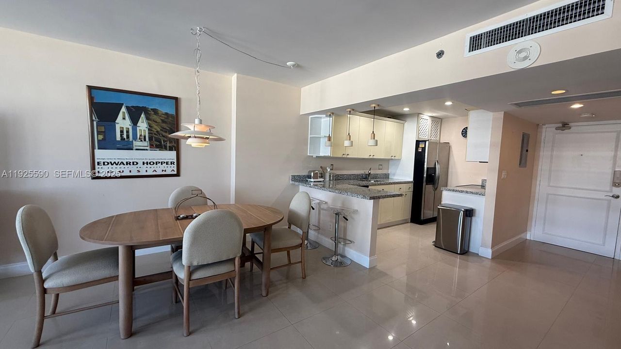 出租: $3,500 (1 贝兹, 1 浴室, 865 平方英尺)