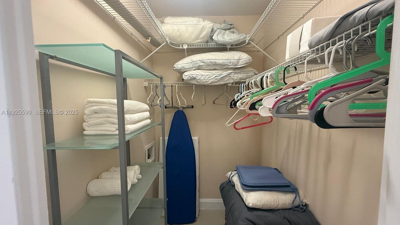 出租: $3,500 (1 贝兹, 1 浴室, 865 平方英尺)