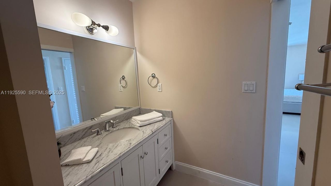 出租: $3,500 (1 贝兹, 1 浴室, 865 平方英尺)