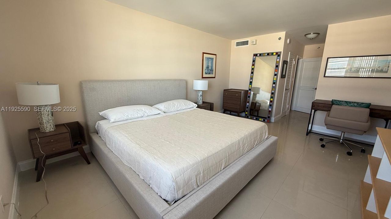 出租: $3,500 (1 贝兹, 1 浴室, 865 平方英尺)