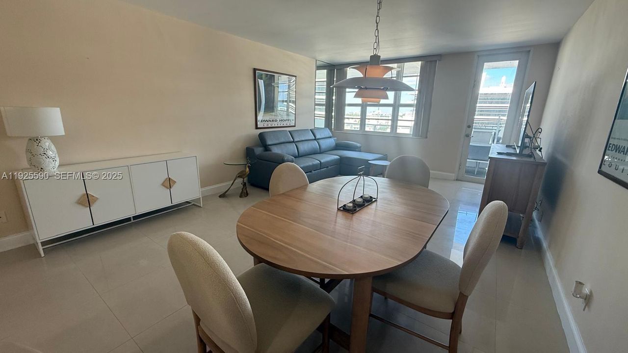 出租: $3,500 (1 贝兹, 1 浴室, 865 平方英尺)