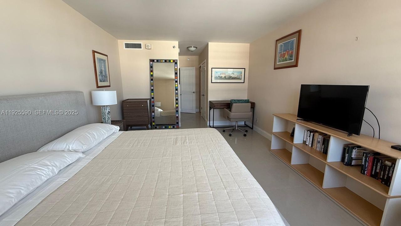 出租: $3,500 (1 贝兹, 1 浴室, 865 平方英尺)