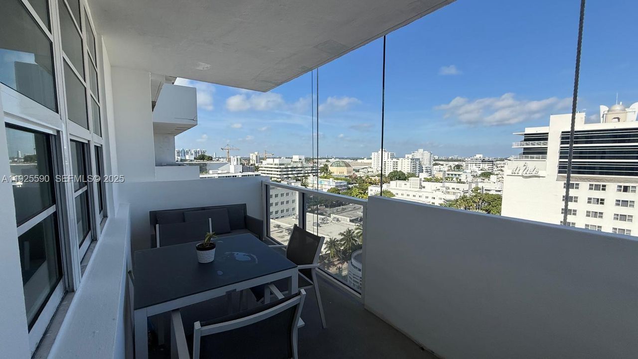 出租: $3,500 (1 贝兹, 1 浴室, 865 平方英尺)