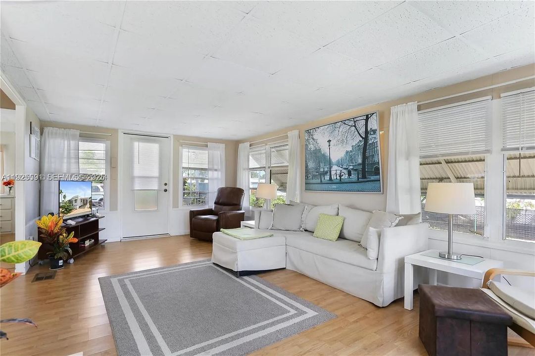 待售: $180,000 (3 贝兹, 2 浴室, 800 平方英尺)