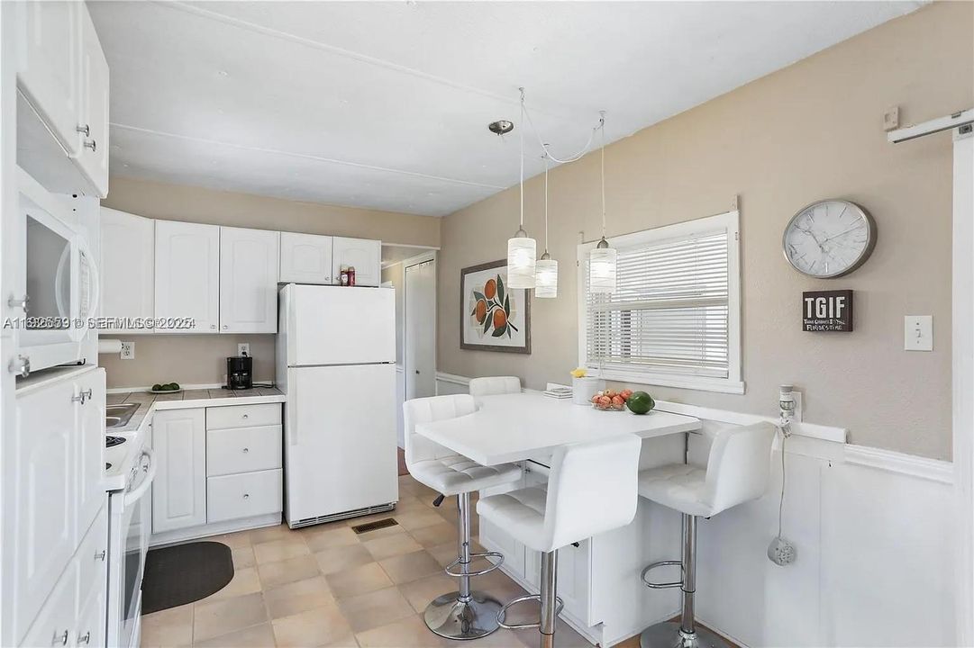 待售: $180,000 (3 贝兹, 2 浴室, 800 平方英尺)