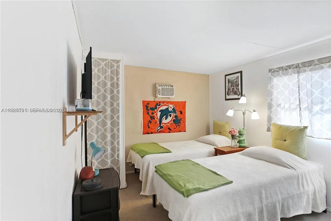 待售: $180,000 (3 贝兹, 2 浴室, 800 平方英尺)