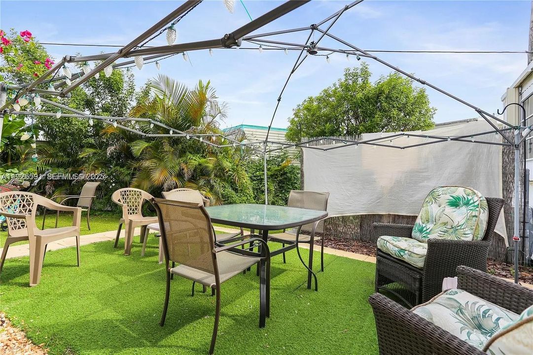 待售: $180,000 (3 贝兹, 2 浴室, 800 平方英尺)