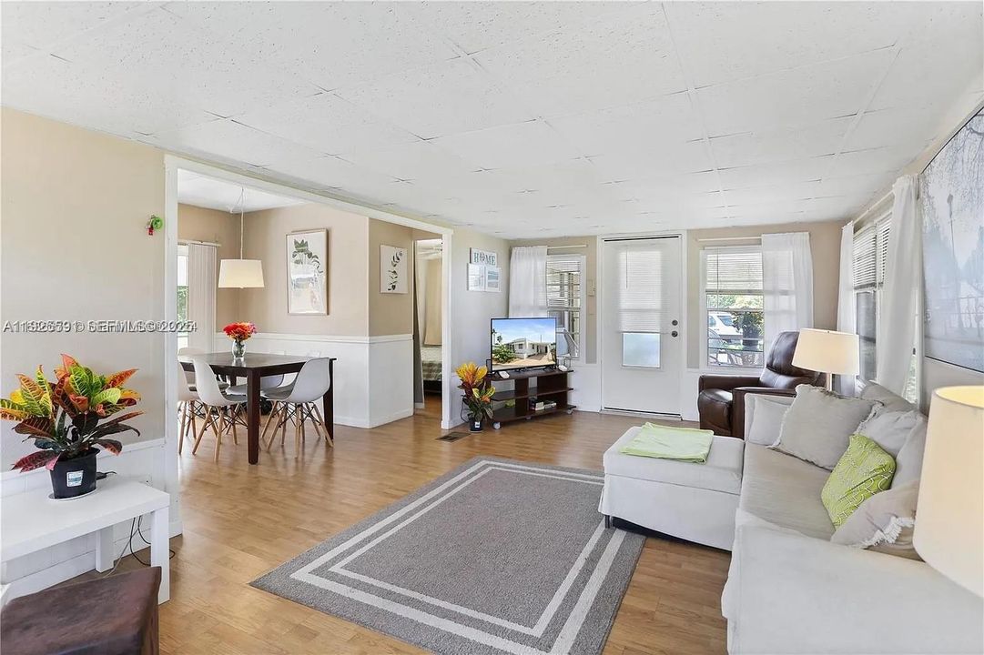 待售: $180,000 (3 贝兹, 2 浴室, 800 平方英尺)